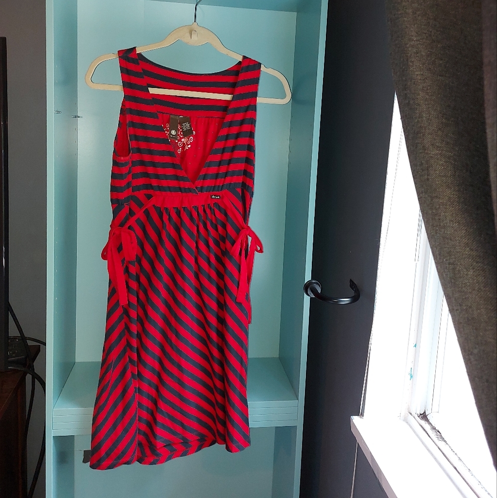 Element striped dress with adjustable side ties and pockets!!